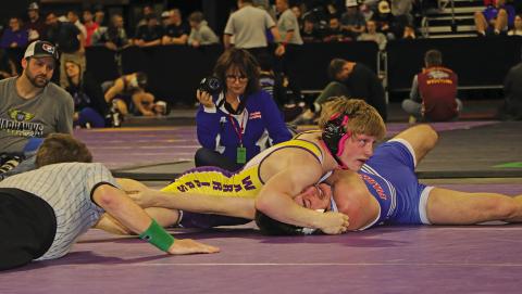 Photo by Mandy Scherer Gavin Risse won his first round at 138 pounds against Kaden Holzbauer. See full story on page 5.